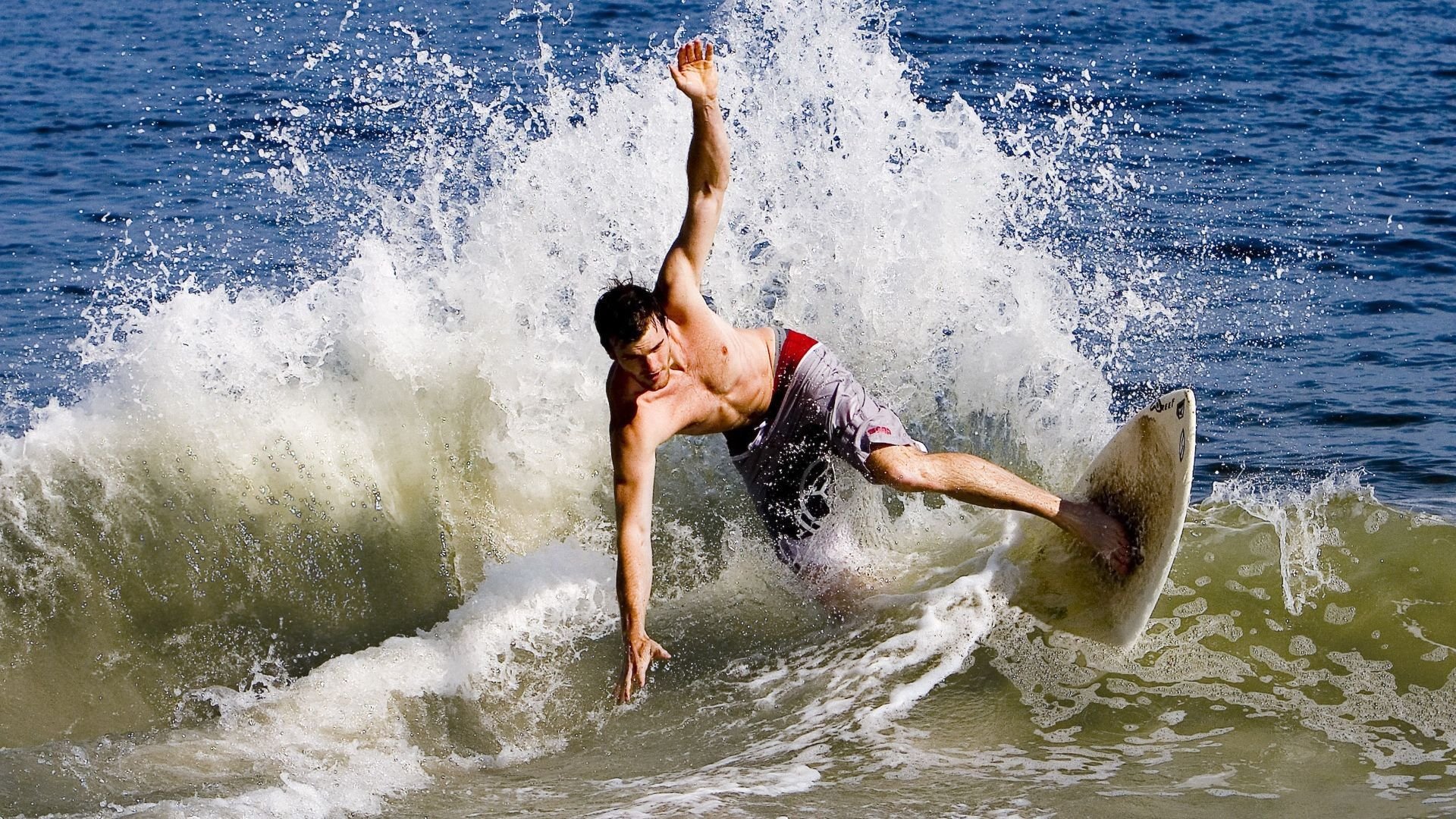 全国青少年武艺比赛释放青春热情，全国青少年俱乐部武术套路赛