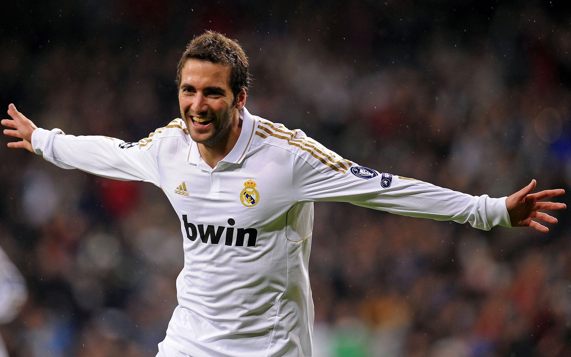 破纪律纪录！欧冠赛场上的“疯狂”表现，欧冠经典比赛